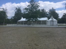 Zeltlandschaft fr ein Reitturnier mit 3 m Seitenhhe