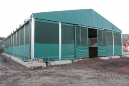 Reithalle 16 m x 30 m